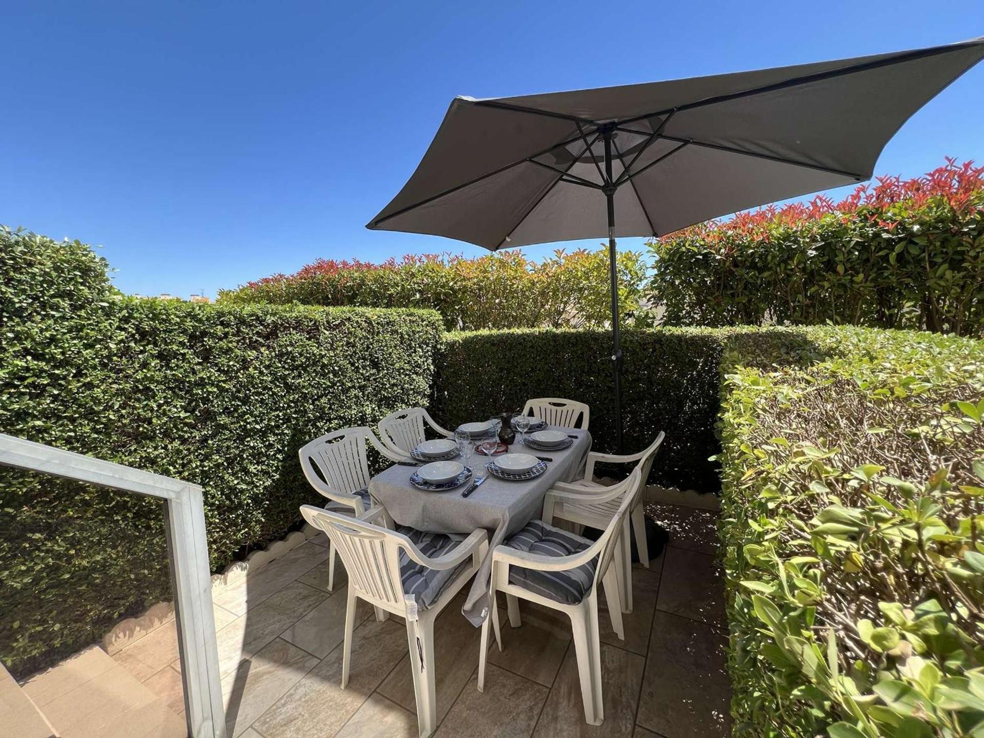 Apartment Au Grau-du-roi: Proche Mer, Terrasse, Parking Prive, 4 Couchages - Fr-1-307-265